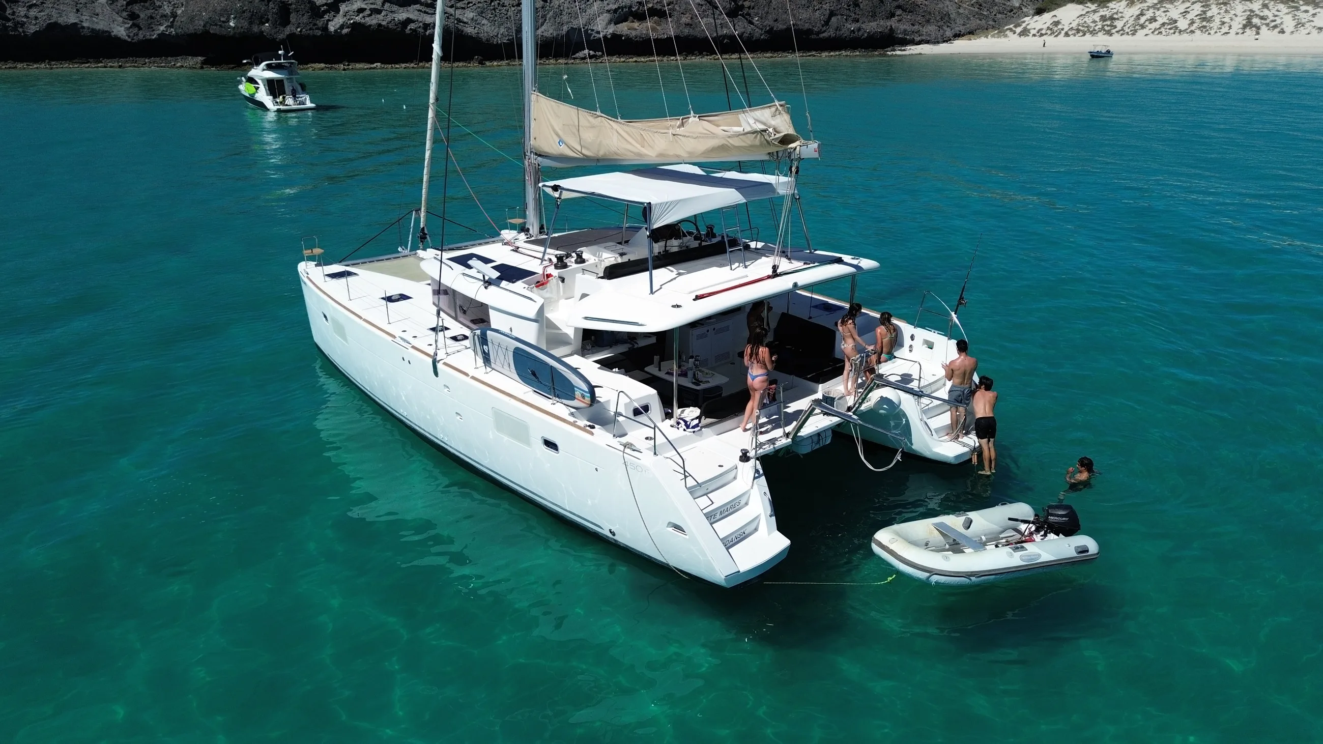 Siete Mares at anchor over turquoise water off La Paz